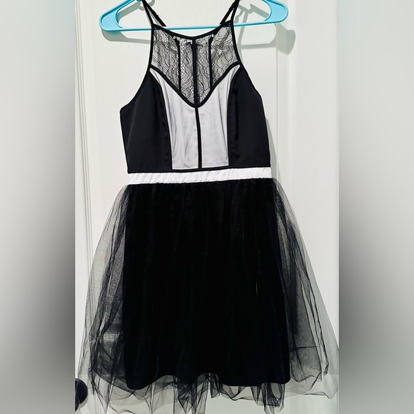 BCBGeneration Sleeveless Balletcore Lace and Tulle Color Block Mini Party Dress - Picture 2 of 6